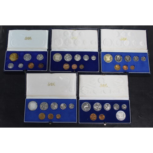 333 - A small collection of South Africa Mint proof sets (5) comprising 1967, 1970, 1976, 1977 & 1984.... 