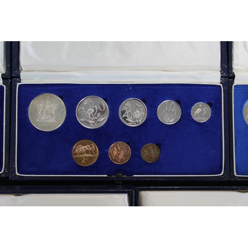 333 - A small collection of South Africa Mint proof sets (5) comprising 1967, 1970, 1976, 1977 & 1984.... 