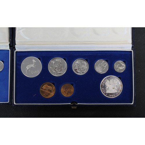 333 - A small collection of South Africa Mint proof sets (5) comprising 1967, 1970, 1976, 1977 & 1984.... 