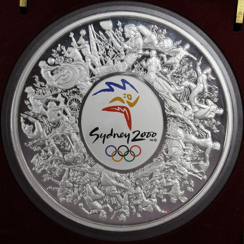 292 - Australia, 2000 1kg silver proof $30 struck to celebrate the Olympic Games held in Sydney. An imposi... 