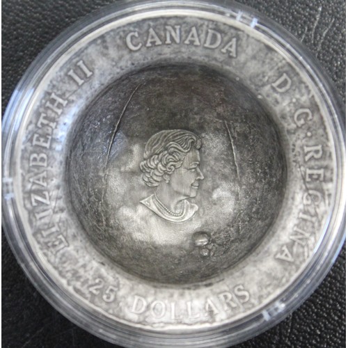 297 - Canada, 2018 silver proof $25, Elizabeth II. A most impressive coin fashioned in the shape of a Cana... 