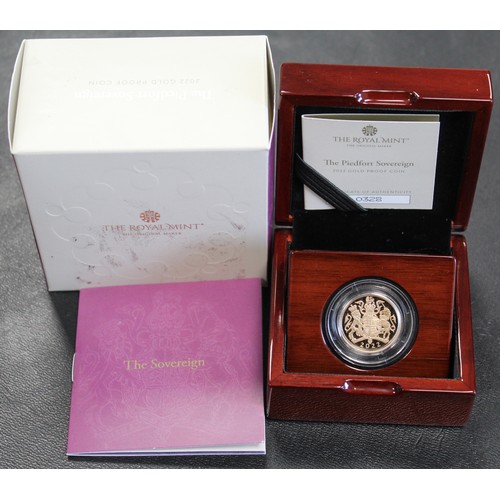 184 - 2022 Piedfort proof gold sovereign, Elizabeth II. Platinum Jubilee special reverse design by Timothy... 