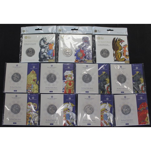 254 - BUNC £5 coins (11) featuring Queen's Beasts and Tudor Beasts to include 2020 White Horse of Hanover,... 