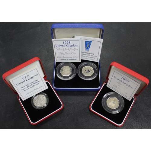 208 - Silver proof piedfort coins (4) comprising 1995 WWII Dove of Peace £2 coin, 1997 Britannia 50p, 1998... 