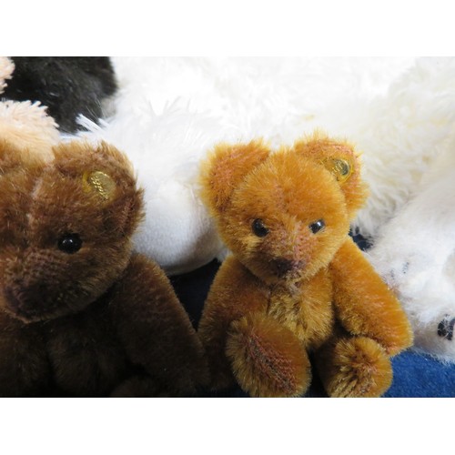 359 - 7 Teddy Bears including a white bear with Steiff button in right ear, 3 small articulated bears each... 