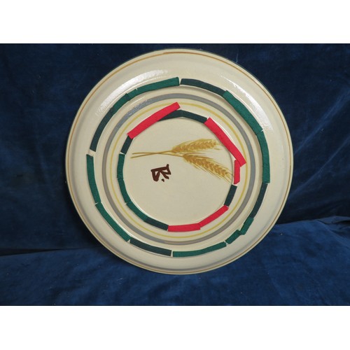 430 - A pottery plate 