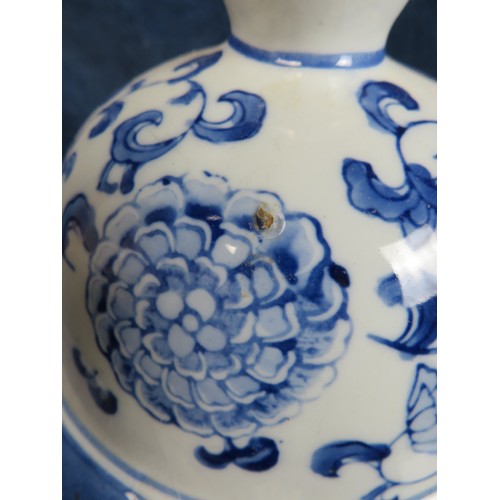 523 - A Chinese porcelain Ginger Jar with blue and white decoration.