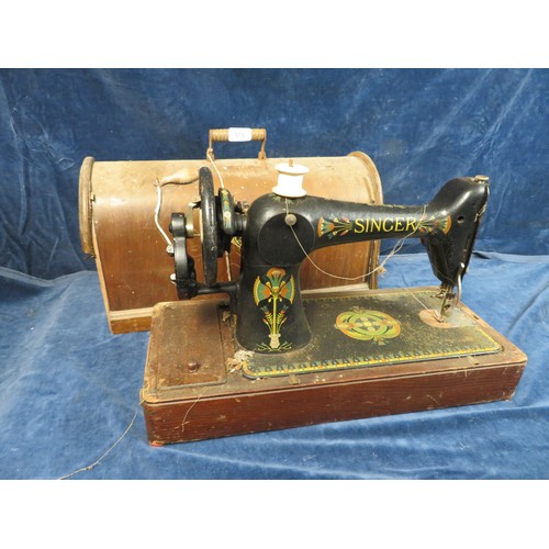 575 - A manual Singer Sewing Machine in wooden case.