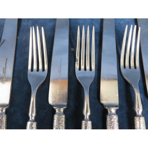 618 - A set of 20th century pennyweight silver plated cutlery comprising ten meat knives and nine forks.