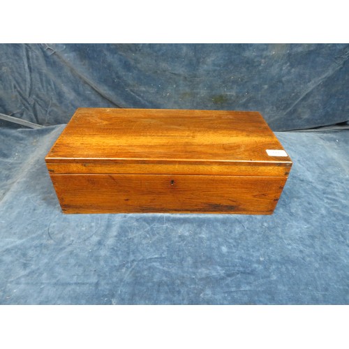 666 - A mahogany lidded box measuring 47cm x 23cm x 15cm.