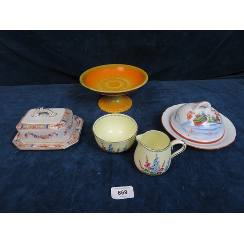 669 - A quantity of porcelain and china including Crown Staffordshire sugar basin and cream jug with flora... 