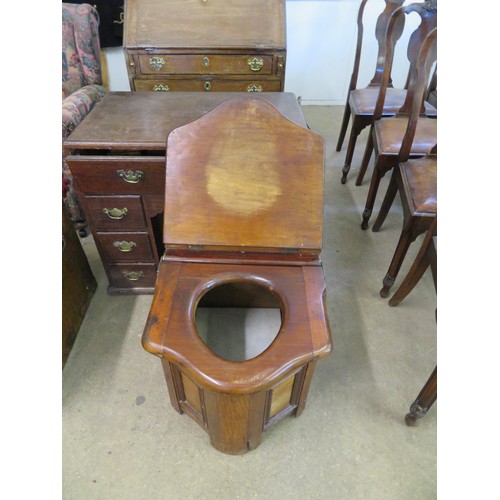 749 - A vintage mahogany commode with hinged lid (no fitted interior).