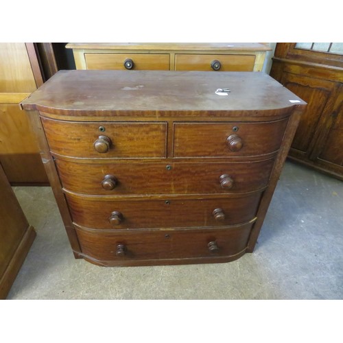 761 - An antique bow fronted mahogany chest of 2 short and 3 long drawers with wooden handles.