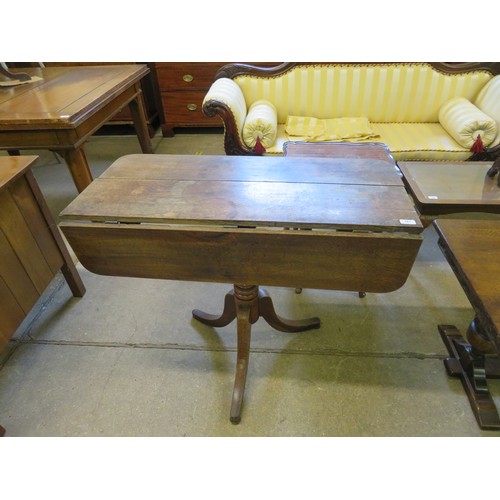 787 - An oak single drop leaf table on turned pedestal with 3 splayed legs.