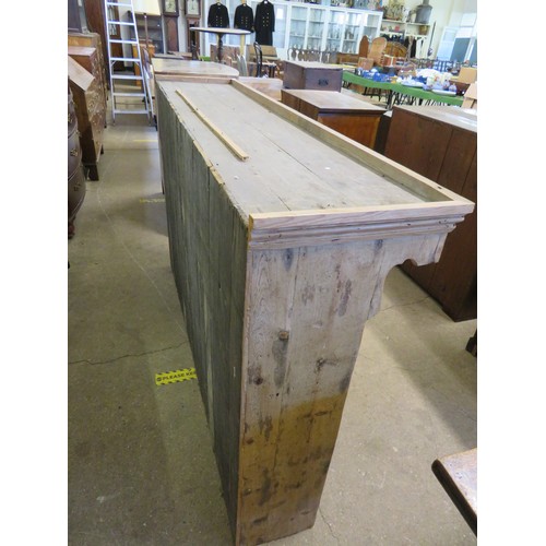 806 - An antique pine dresser top with 2 shelves having plate supports and shaped top. 177.7cm width x 111... 