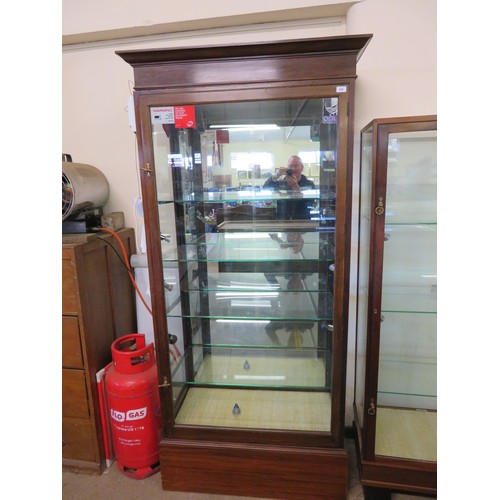 809 - A mahogany framed and glazed display unit with mirrored back and 4 glass shelves with fitted spot li... 