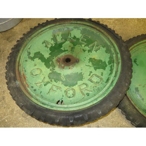 10 - A pair of vintage Allen Oxford wheels and tyres.