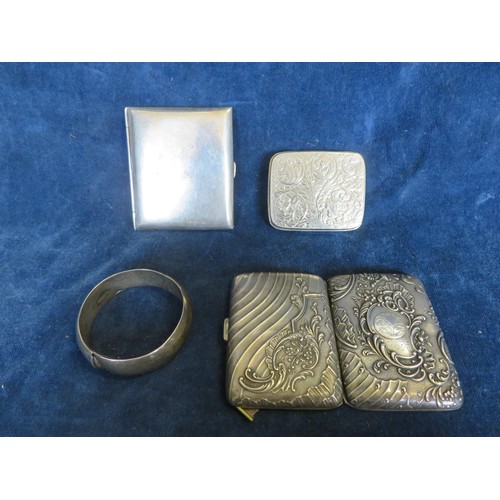 43 - A silver bracelet marked '925', a metal coin holder, and 2 metal card holders.
