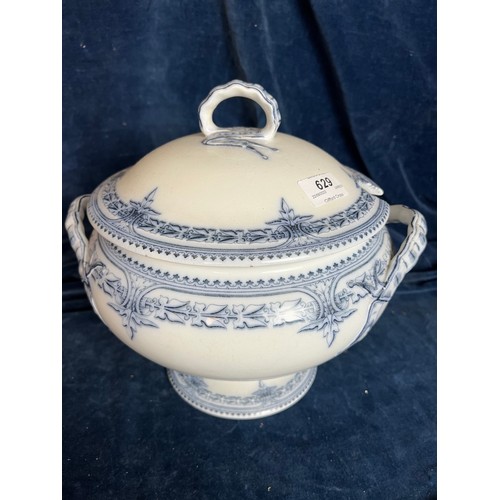 629 - A large Dulcamara PB & Co covered soup tureen having blue and white decoration (no ladle).