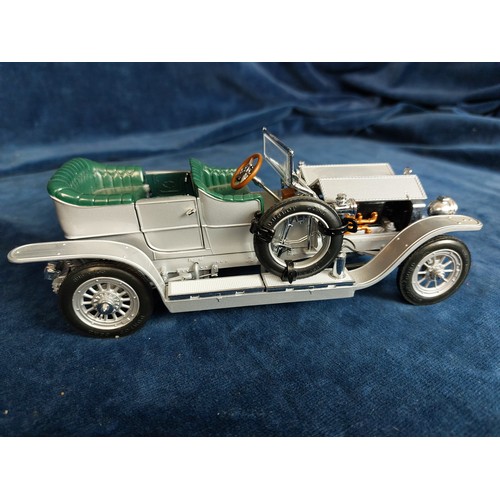 264 - Two Franklin Mint Model vehicles being 1907 Rolls Royce 