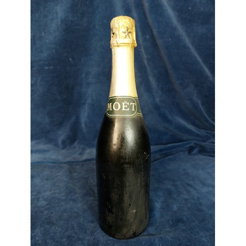 266 - A bottle of Moet & Chandon 