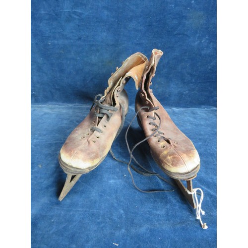 451 - A pair of vintage ice skates.