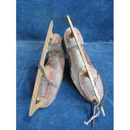 451 - A pair of vintage ice skates.