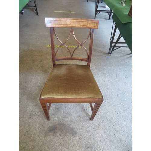 772 - An extending mahogany dining table and 6 chairs.  The table is on 2-pedestal bases with splayed legs... 