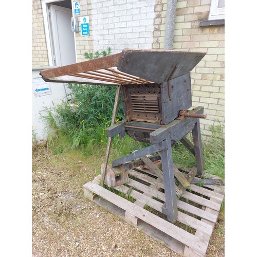 5 - A vintage Wigg & Sons, Barnby Beet Chopper.