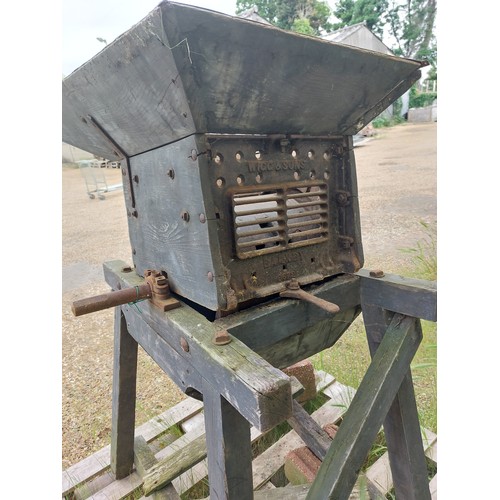 5 - A vintage Wigg & Sons, Barnby Beet Chopper.