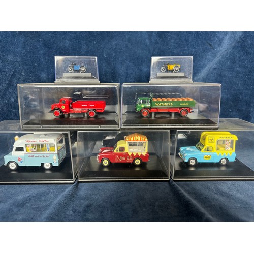 101 - Twelve Oxford Diecast model vehicles in display cases comprising motorcycle and side car, Walls Ice ... 
