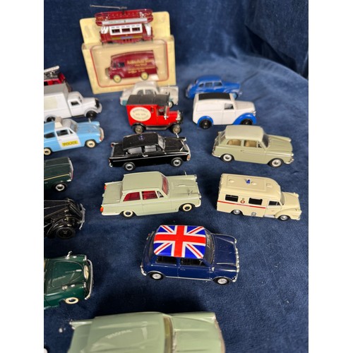 108 - A tray containing Lledo, Oxford, Vanguard, etc., model vehicles.