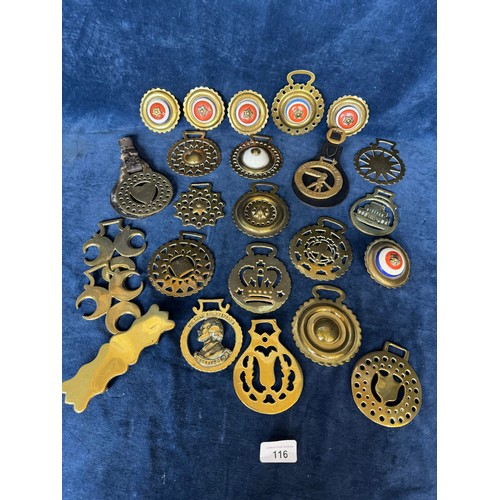 116 - Seventeen vintage horse brasses and 7 enamel saddle decorations including Wisbech Camera Club 1950-2... 