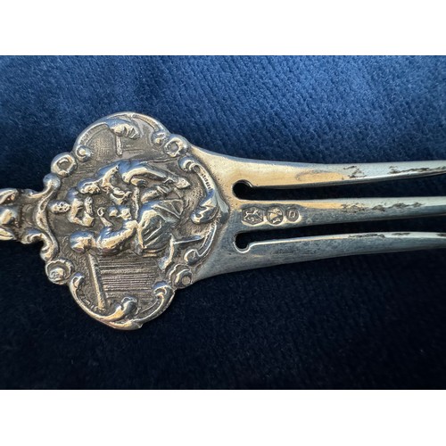 168 - A Dutch silver 3 prong serving fork, Dutch hallmark 1953, with the 