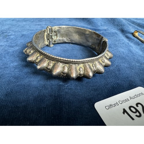 192 - A 19th Century African hammered white metal bangle & a 20th Century African Bedouin metal necklace.