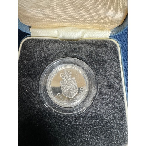 326 - A Royal Mint silver proof £1 coin, 1988, in presentation case