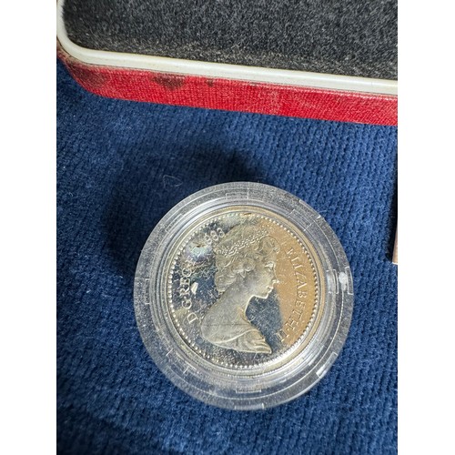 336 - A royal mint silver proof £1 coin, 1983, in presentation case