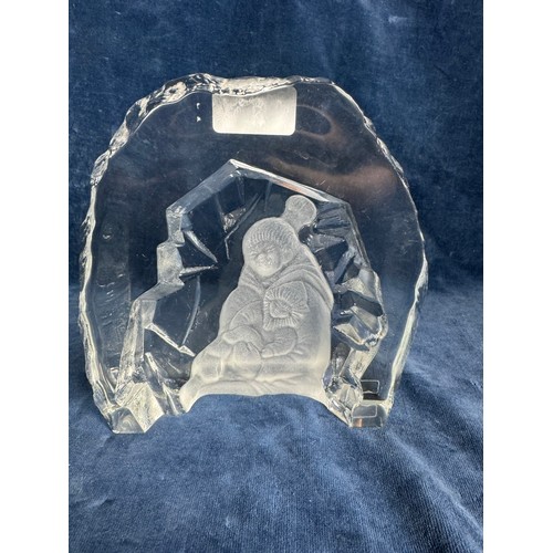 395 - A vintage deep relief glass block sculpture of an Inuit Eskimo Mother and Child designed by Rune Str... 