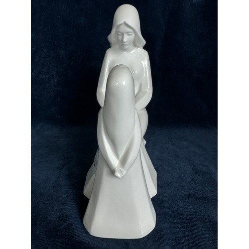 406 - A Royal Doulton figurine 