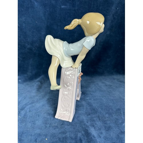 491 - A Lladro figurine of 