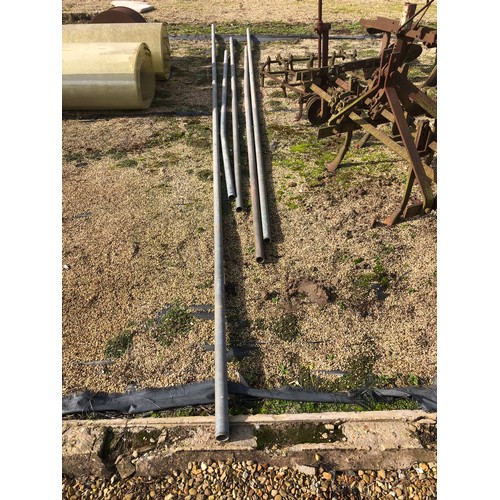 5 - A qty scaffolding poles