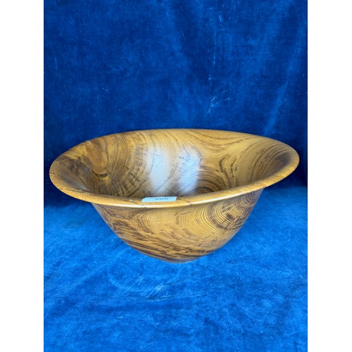 600 - A large and grained Chestnut Wood open bowl, carved by Richard Chapman and marked on base 