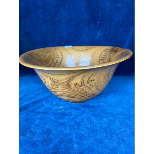 600 - A large and grained Chestnut Wood open bowl, carved by Richard Chapman and marked on base 