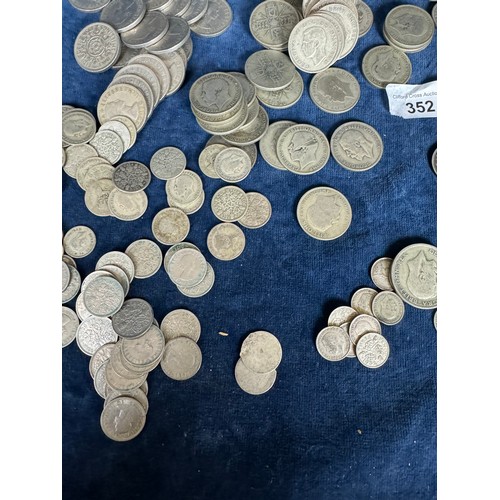 352 - A quantity of British 19th and 20th century coins including 3 Pences, six Pences, Shillings, Florins... 