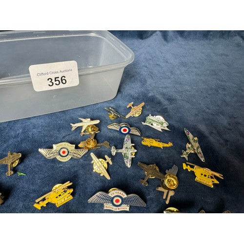 356 - A tub containing a quantity of aircraft badges.