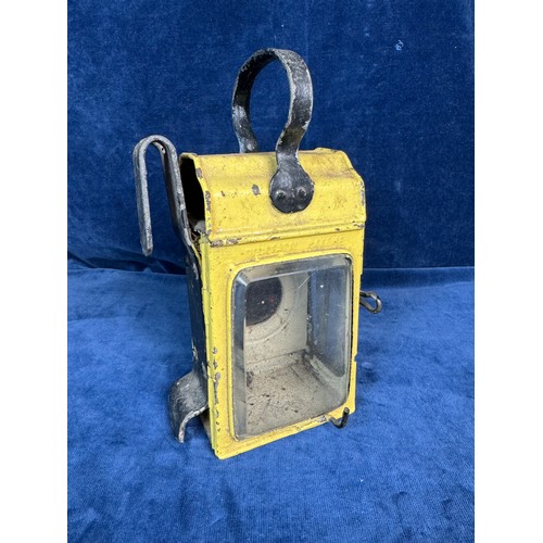 88 - A yellow and black vintage carriage lamp