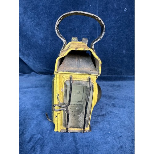 88 - A yellow and black vintage carriage lamp