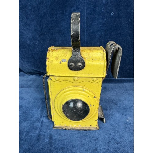 88 - A yellow and black vintage carriage lamp