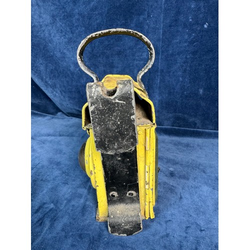 88 - A yellow and black vintage carriage lamp