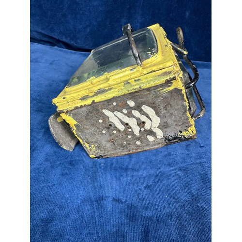 88 - A yellow and black vintage carriage lamp